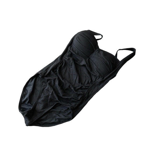 Nip Tuck Swimsuit Womens 4 Black Solid One Piece Neutral Slimming - Picture 1 of 12